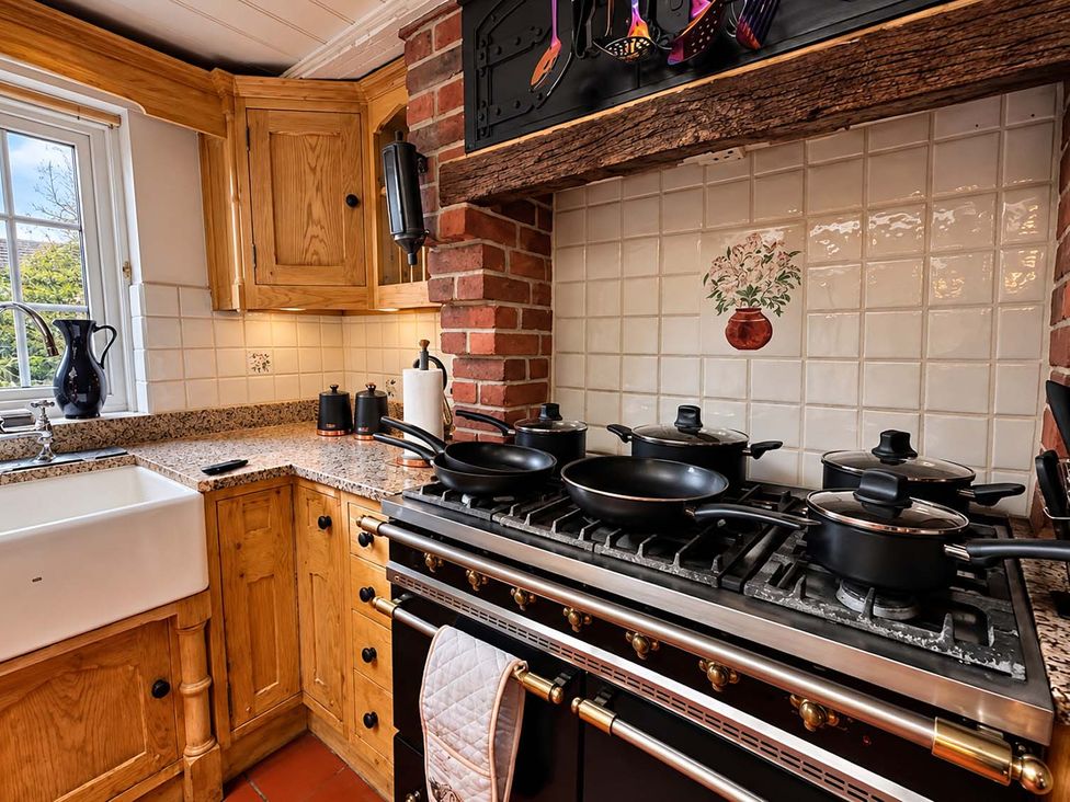 A kitchen with a cooking stove and sink at Holdfast Cottage Sleeps 12 in The New Forest, Bramshaw near Totton, Hampshire