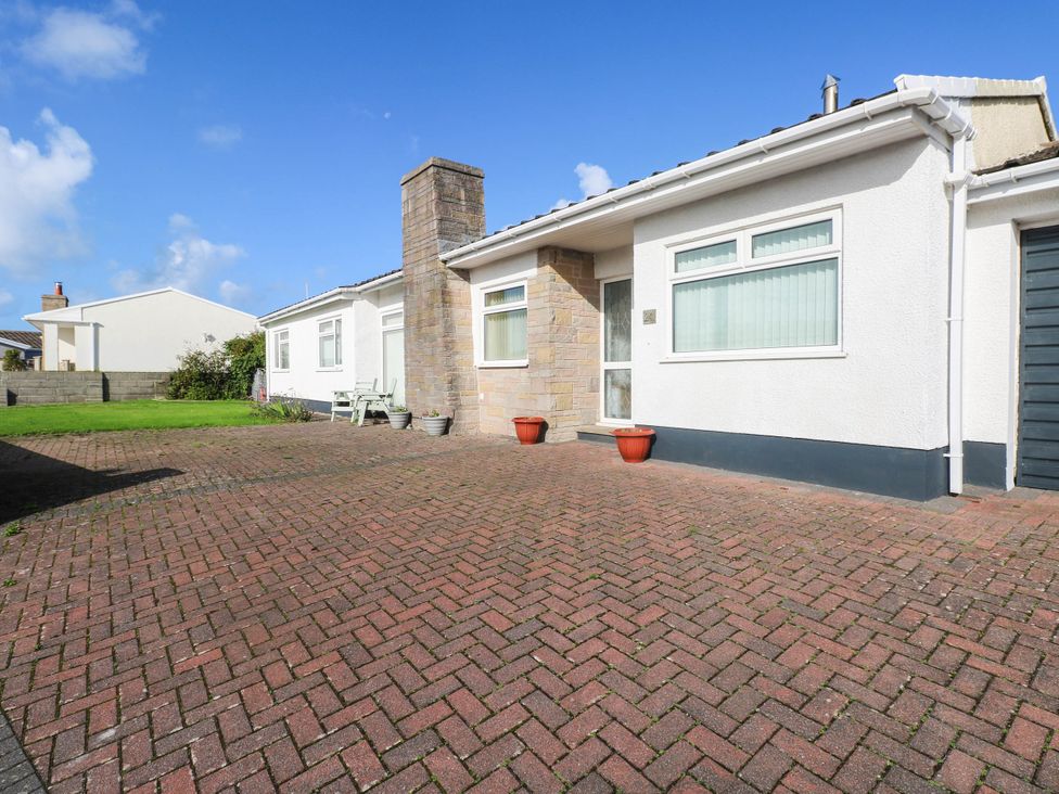 A house with a front porch and garden at 24 Little Castle Grove in Hubberston