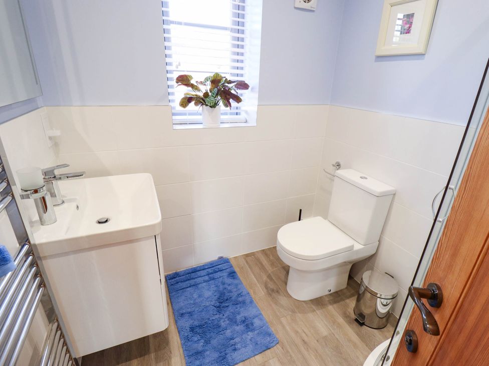 A bathroom with a sink and toilet at Three Chimneys in Scampton near Ingham