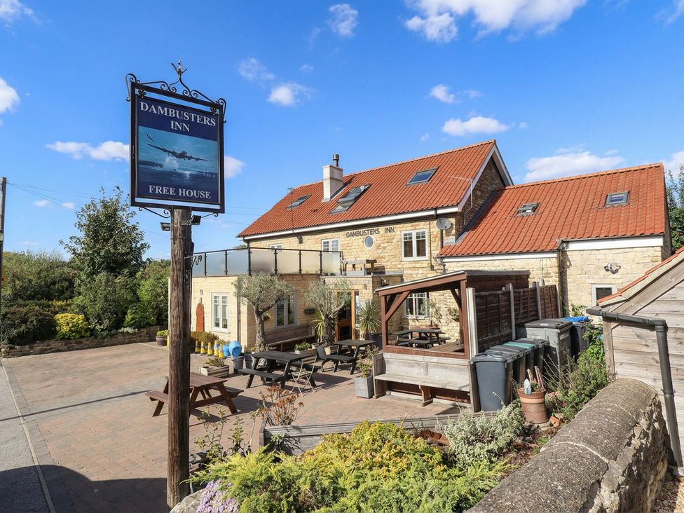 An outdoor seating area with tables at Dambusters Inn in Scampton near Ingham