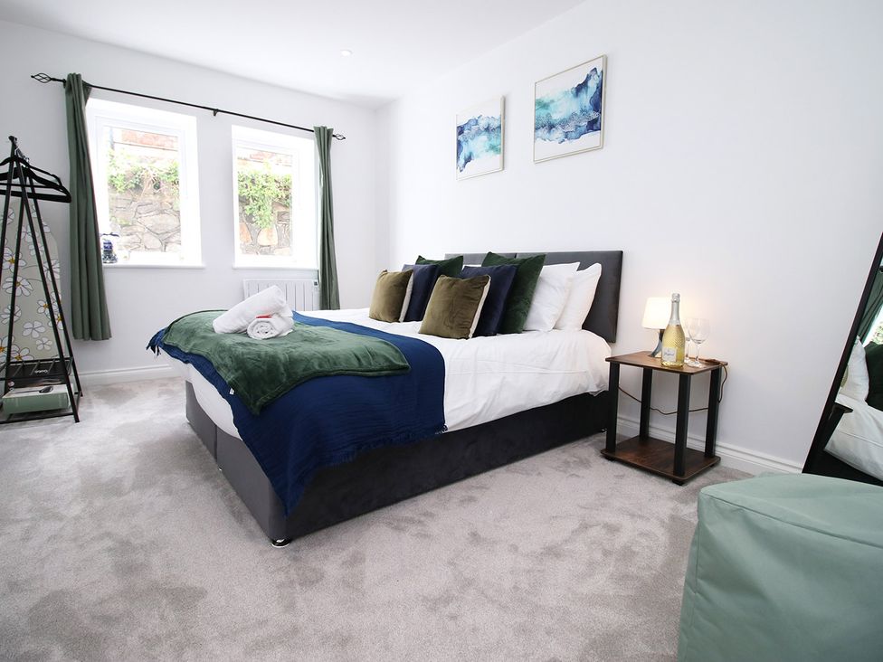 A bedroom with a bed and bedside table at 2 bed Cardiff city centre apartment in Cardiff