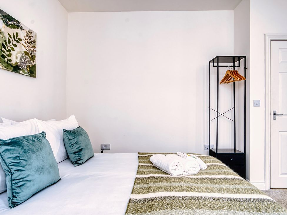 A bedroom with a bed and wall art at Stunning 2 Bed by the City Centre and Bute Park, Cardiff