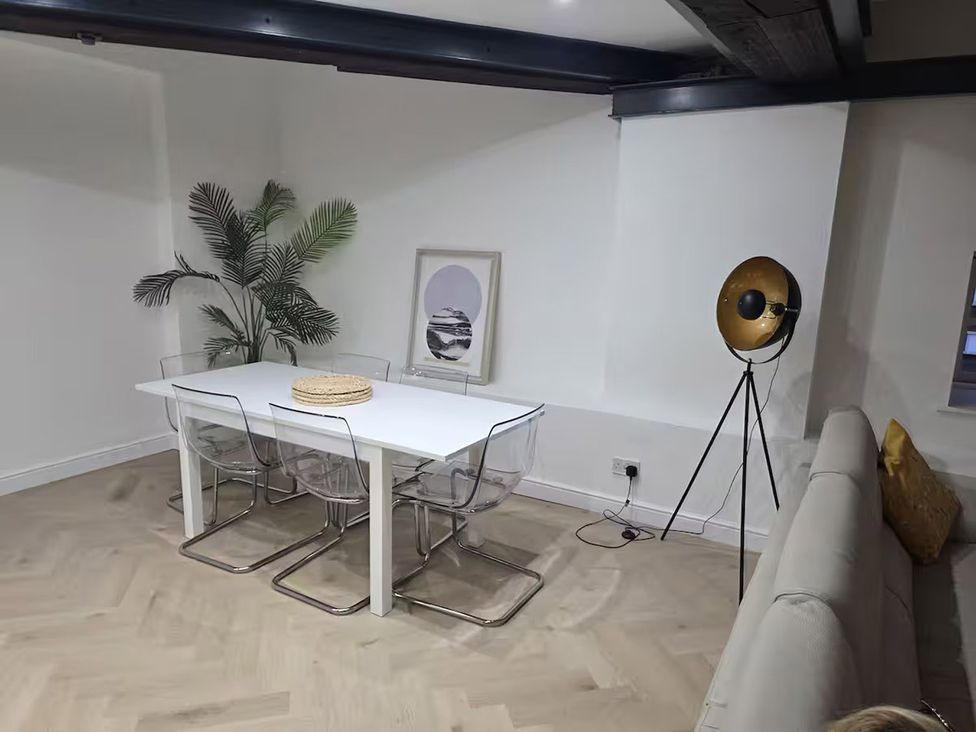 A dining room featuring a table and chairs at Liverpool Penthouse, sleeps 8 Liverpool