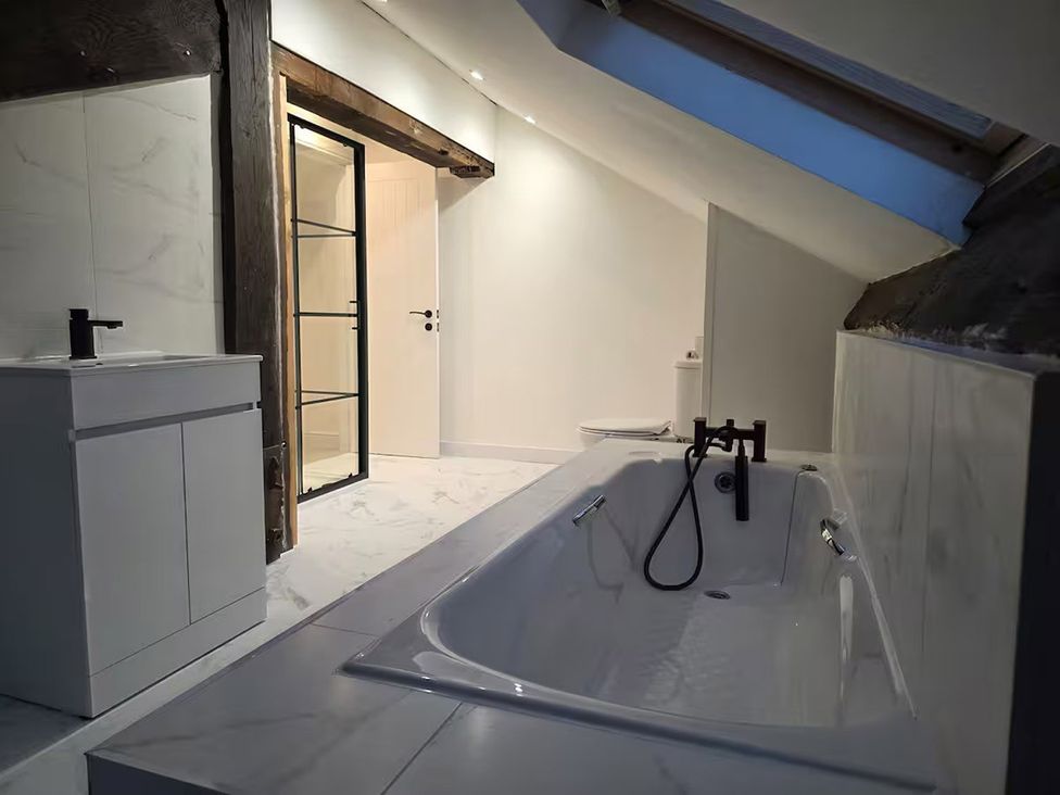 A bathroom with a bathtub and sink at Liverpool Penthouse, sleeps 8, Liverpool