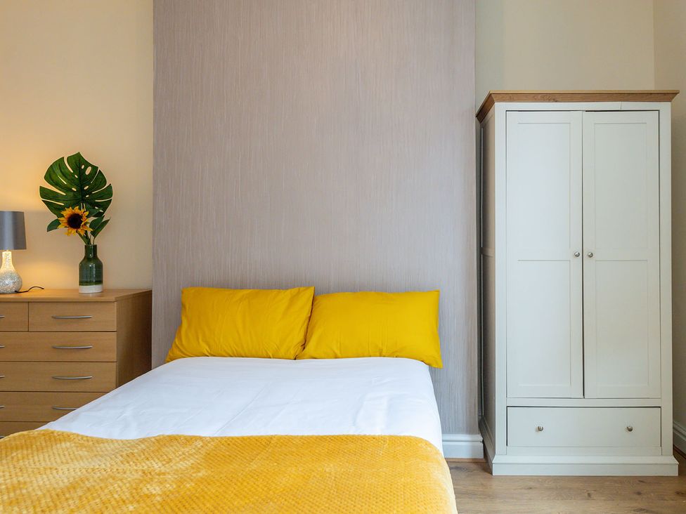 A bedroom with a bed and wardrobe at 5 Bed House, sleeping 10 in the City Centre, Liverpool