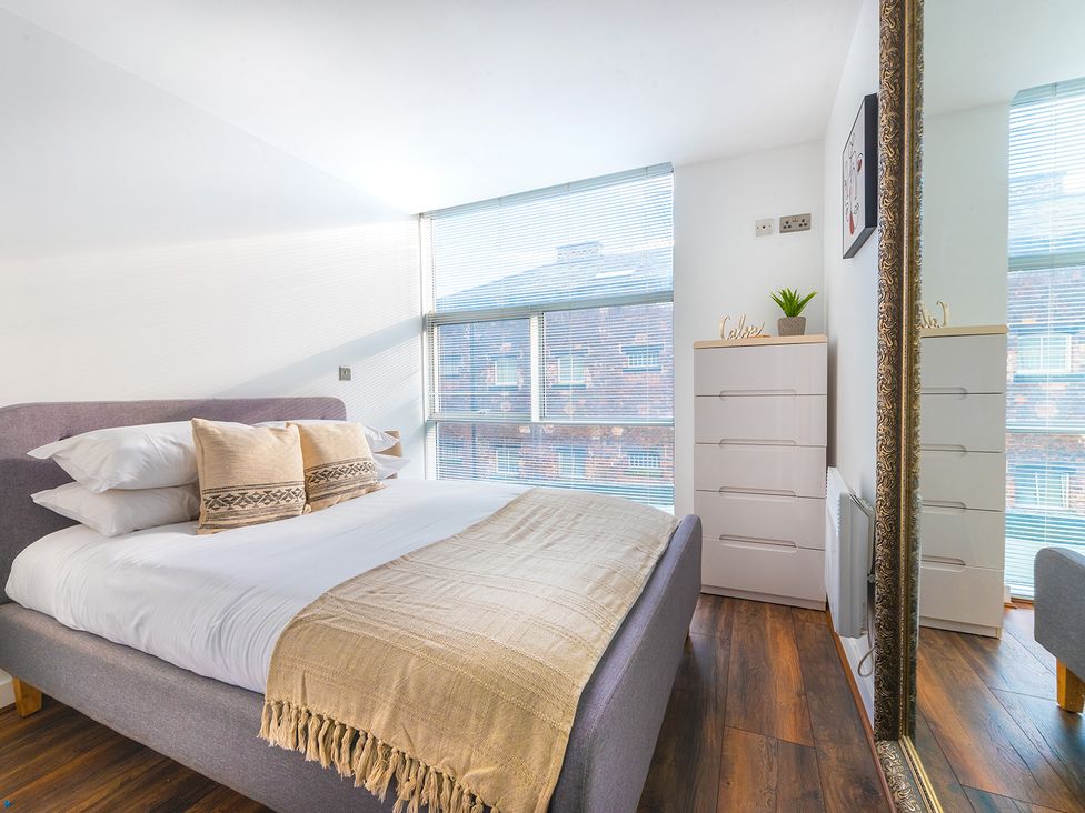 A bedroom with a bed and a dresser at City Centre Apartment, 2 bed with Free Parking Liverpool