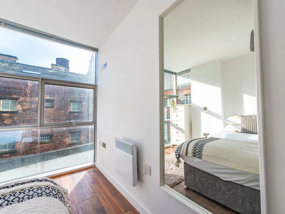 A bedroom with a bed and mirror at City Centre Apartment, 2 bed with Free Parking Liverpool