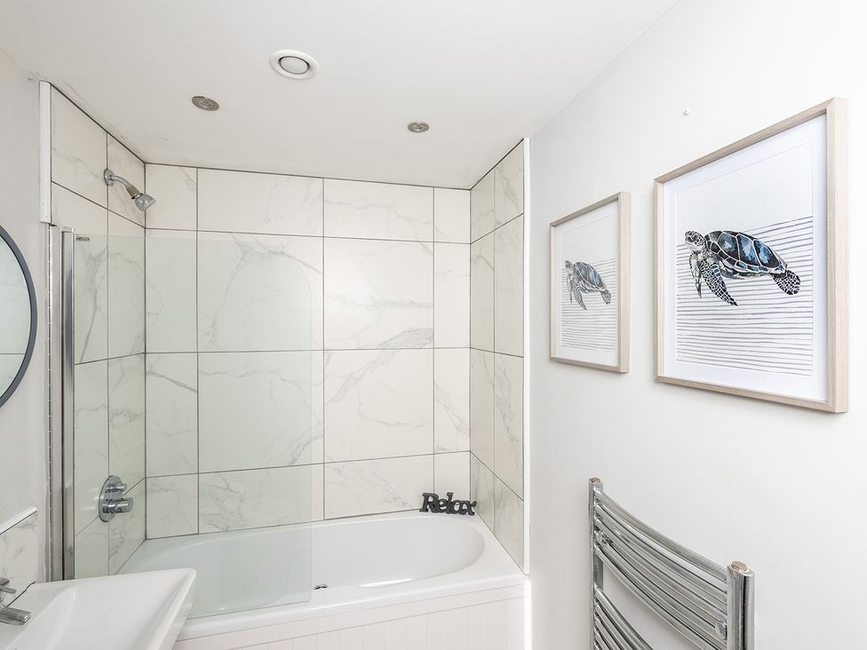 A bathroom with a bathtub and shower at City Centre Apartment, 2 bed with Free Parking, Liverpool