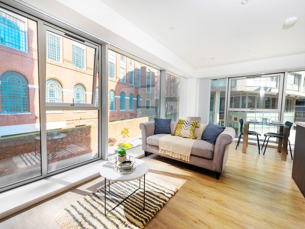 A living room with a sofa and dining table at Luxury City Centre Apartment, Prime Location Liverpool