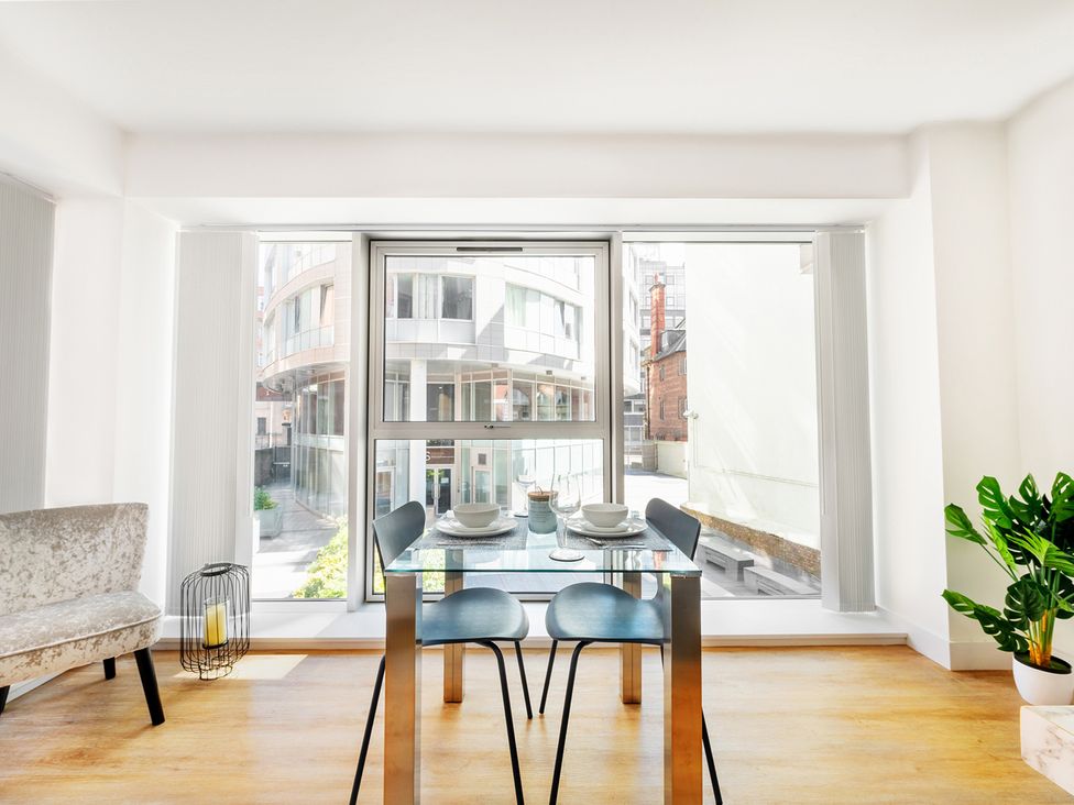 A dining area with a table and chairs at Luxury City Centre Apartment, Prime Location, Liverpool