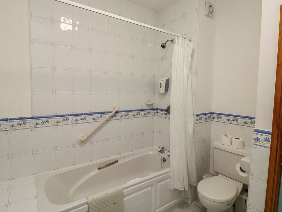 A bathroom with a bathtub and shower at Willow in Kingsteignton