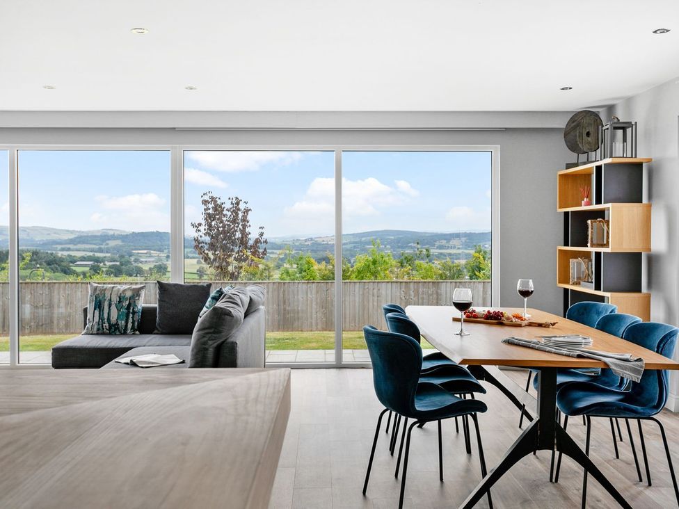 A living room with a dining area and views at Huxham View & Annex in Kingsteignton