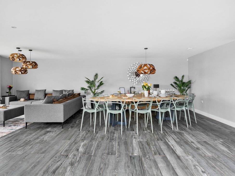A dining room with a table and chairs at Huxham View & Annex in Kingsteignton