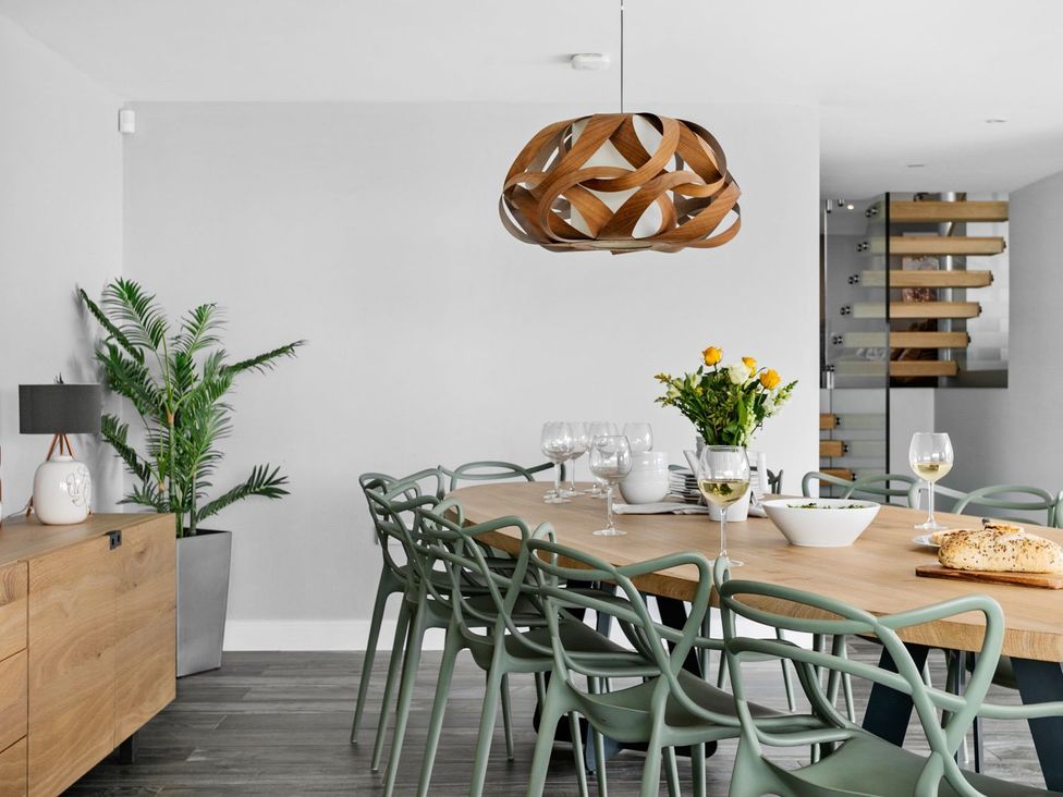 A dining room with a table and chairs at Huxham View & Annex in Kingsteignton
