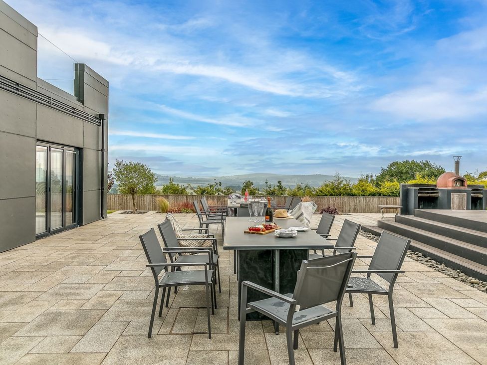 An outdoor dining area with a table and chairs at Huxham View & Annex in Kingsteignton