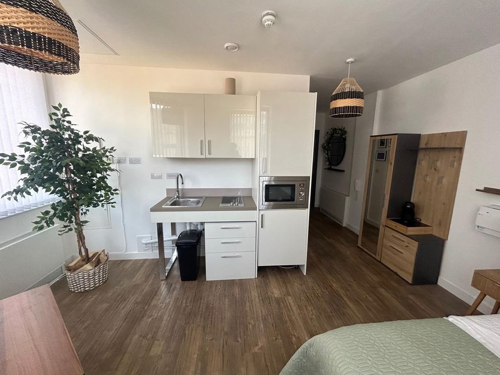 A studio with kitchenette and seating area at 1 Bed Studio, Sleeps 2 with City Views in Liverpool