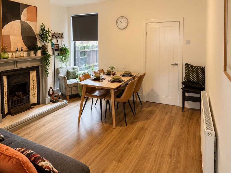 A dining room with a table and chairs at 2 Bed House in Creswell, Sleeps 7 with Street Parking, Creswell