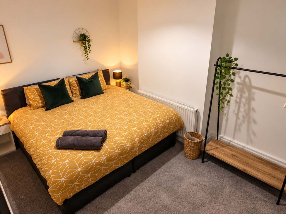 A bedroom with a bed and decorative items at 2 Bed House in Creswell, Sleeps 7 with Street Parking, Creswell