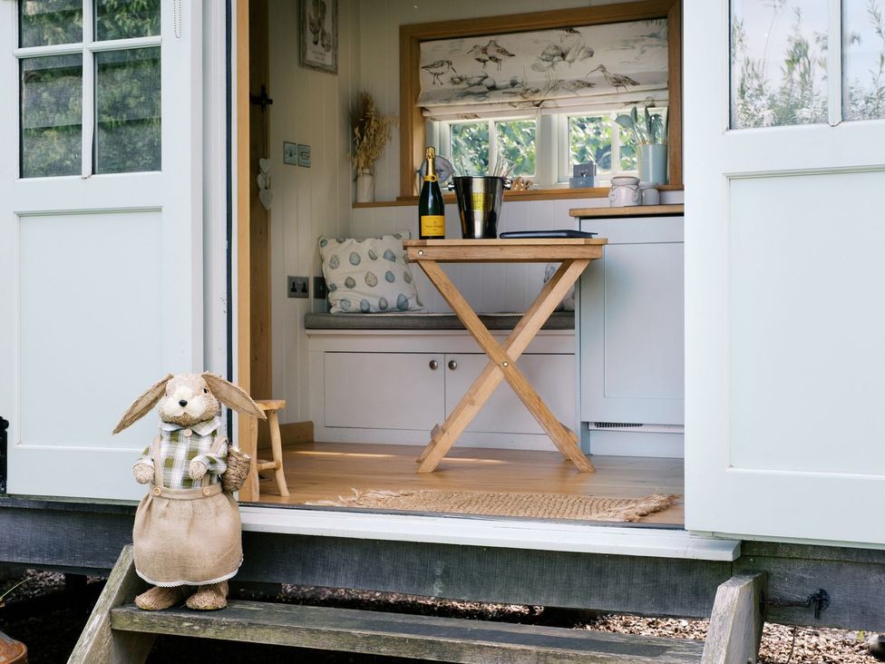 An outdoor area with a table and bunny decoration at Herbie's Shepherds Hut at Shepherds Lodge Retreat and Wellness, Nottingham