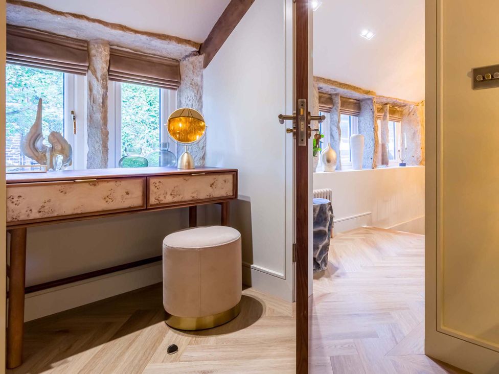 A room with a desk and stool at Heaven Lea Cottage