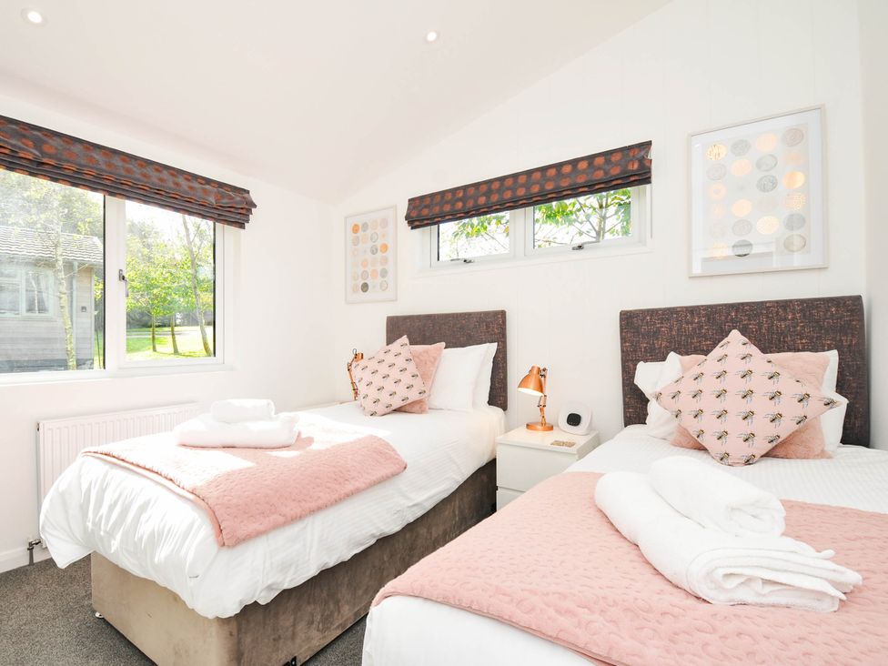 A bedroom with twin beds and a bedside table at 22 Meadow Retreat in Dobwalls