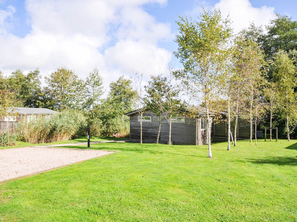 An outdoor area with a shed and gravel driveway at 22 Meadow Retreat in Dobwalls