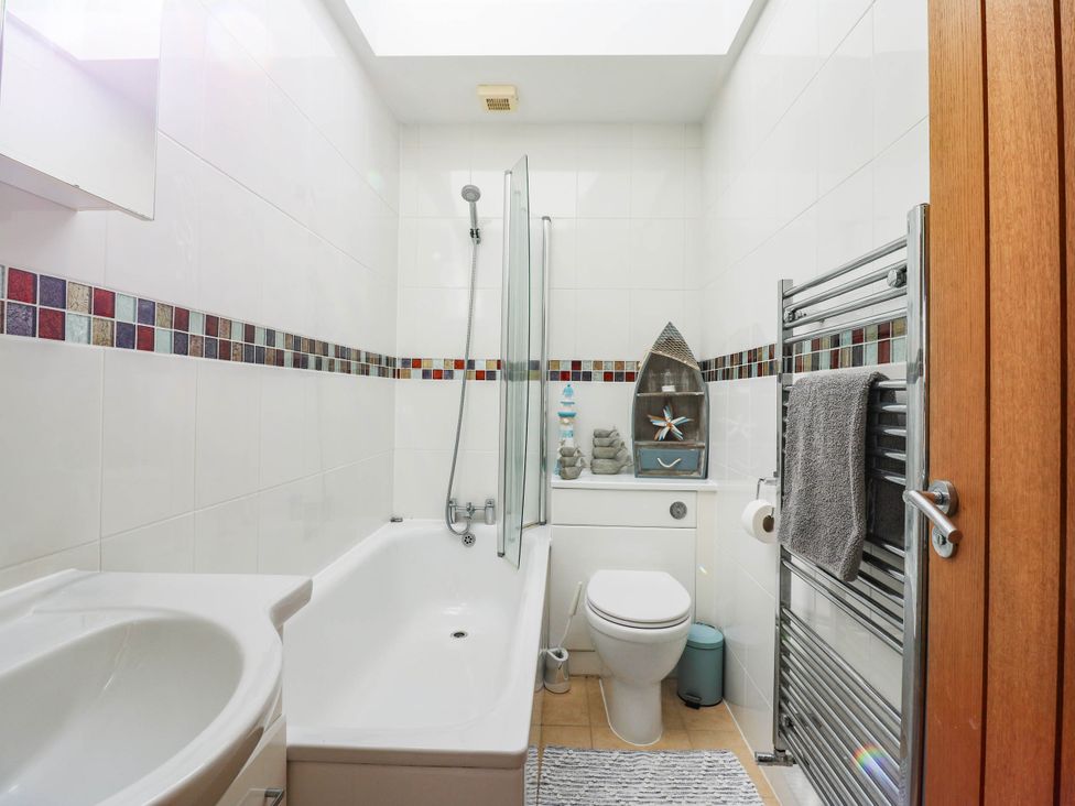 A bathroom featuring a shower, bathtub, and toilet at Elsie Lodge Hastings