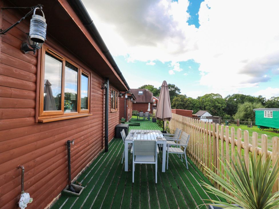 An outdoor area with a table and chairs at Elsie Lodge in Hastings