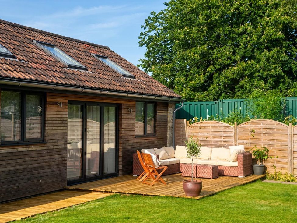A garden with a patio and outdoor seating at the property