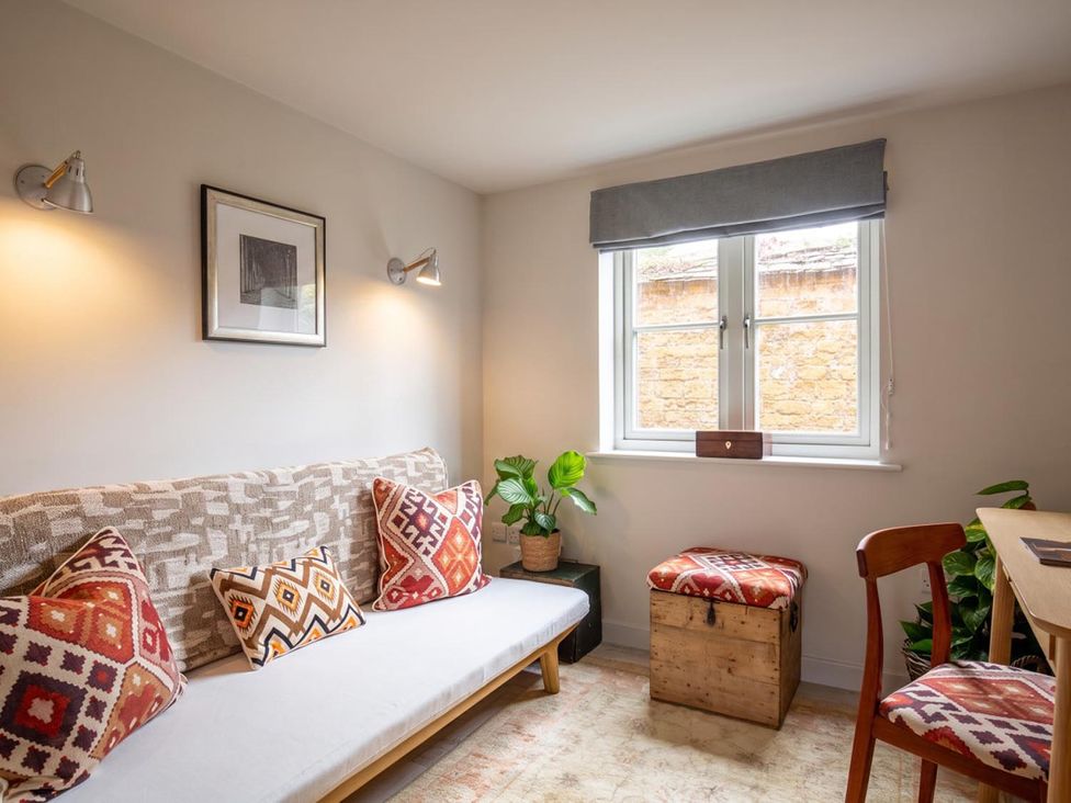 A living room with a sofa and a window at the property in 