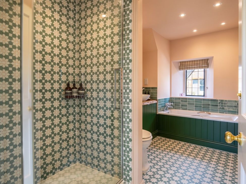 A bathroom with shower, bathtub, sink, and toilet at the property in the location
