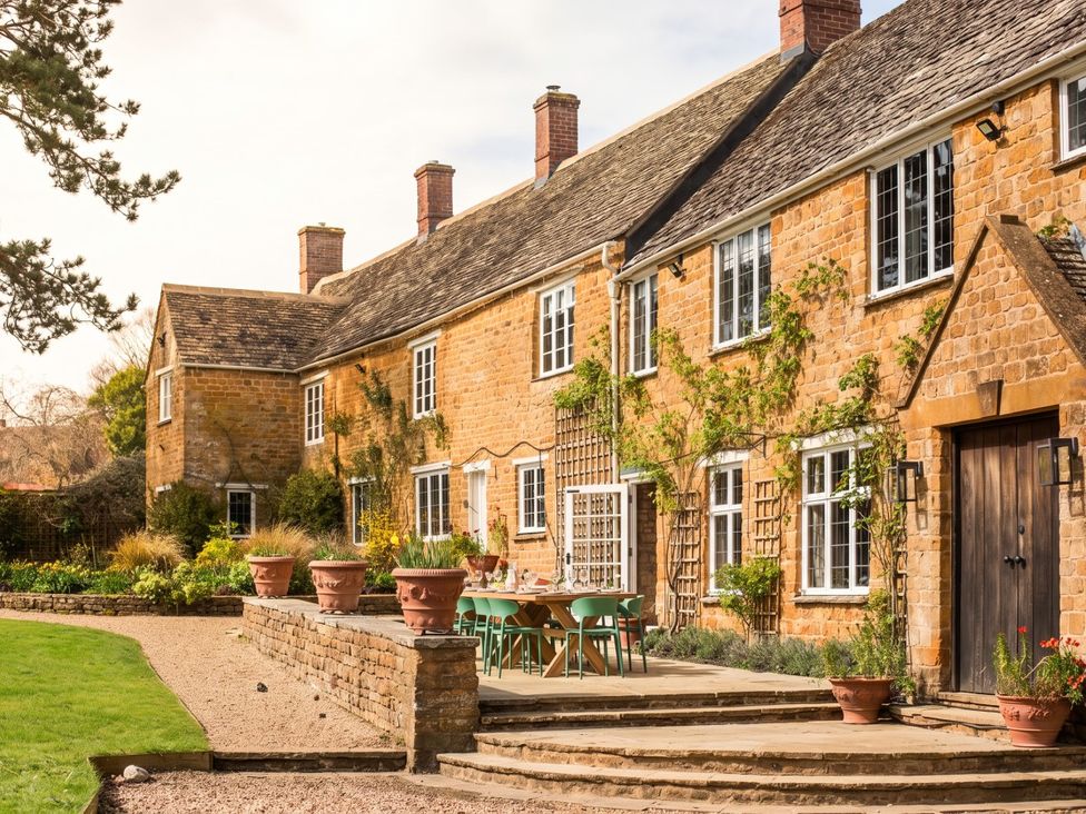 A house with a patio and garden at 