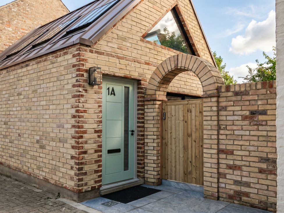 An entryway with a door and fence at Emery Street Lodge