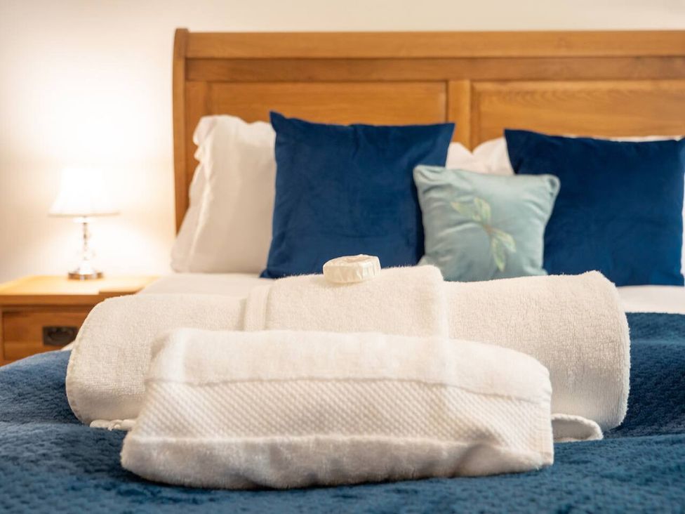 A bedroom with towels and pillows on the bed at the property in the location