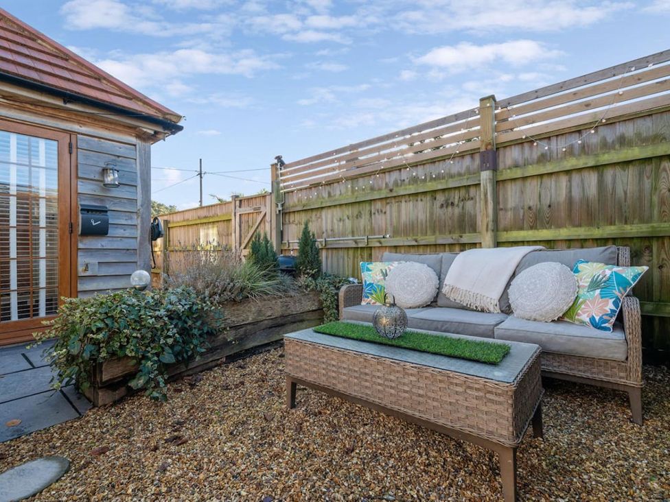A garden with a sofa and coffee table at 