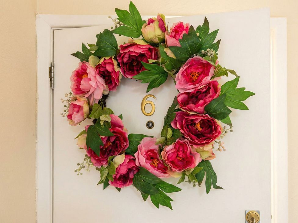 A wreath on a door with the number 6 at 