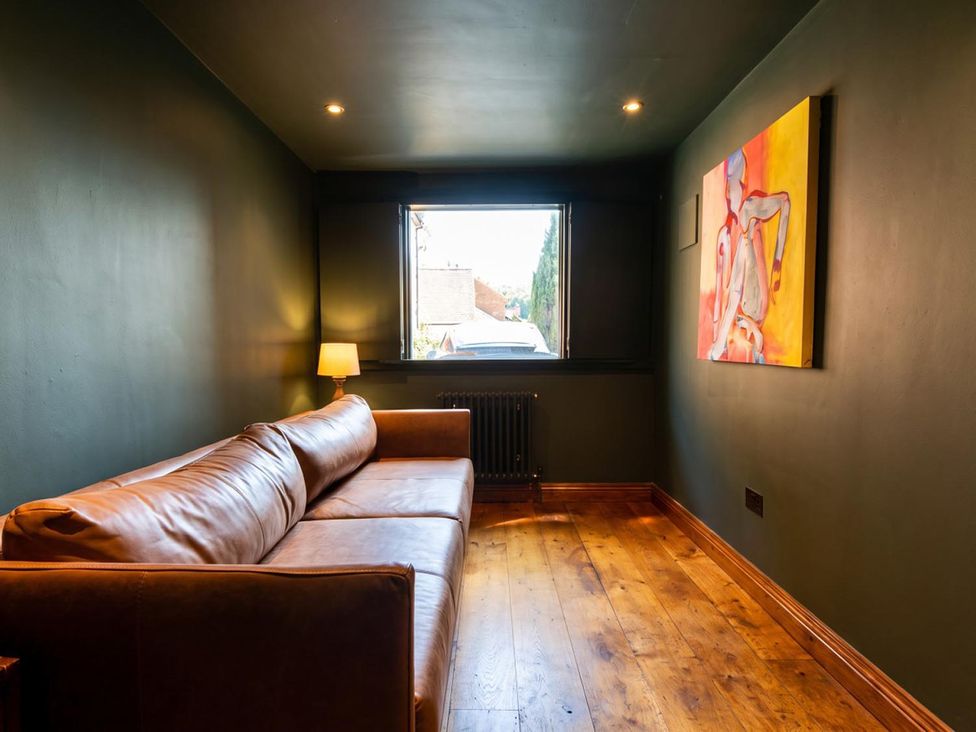 A snug with a sofa and lamp at the property