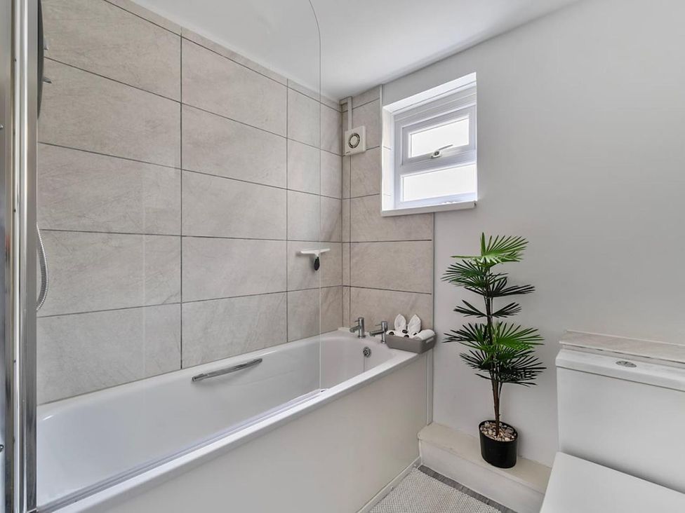 A bathroom with a bathtub and toilet at the property