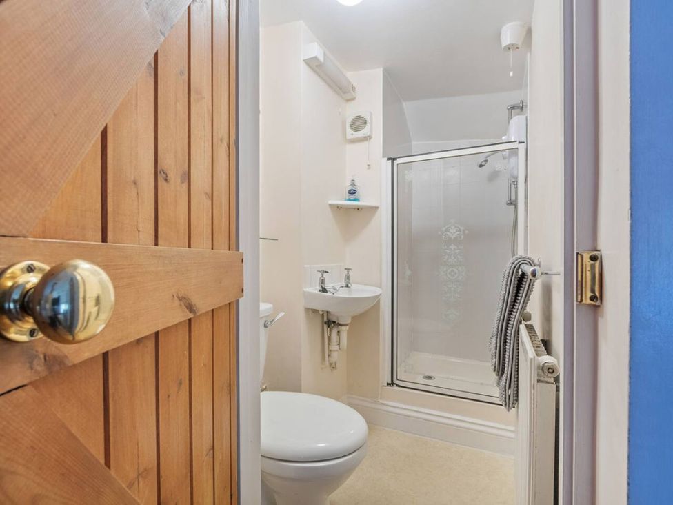 A bathroom with a shower, toilet and sink at Old Post Office