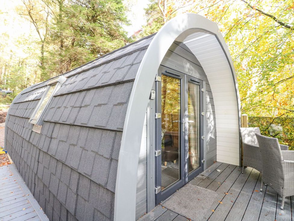 An outdoor view of a cabin structure with a deck at Elleric Pods - The Last Resort, Appin