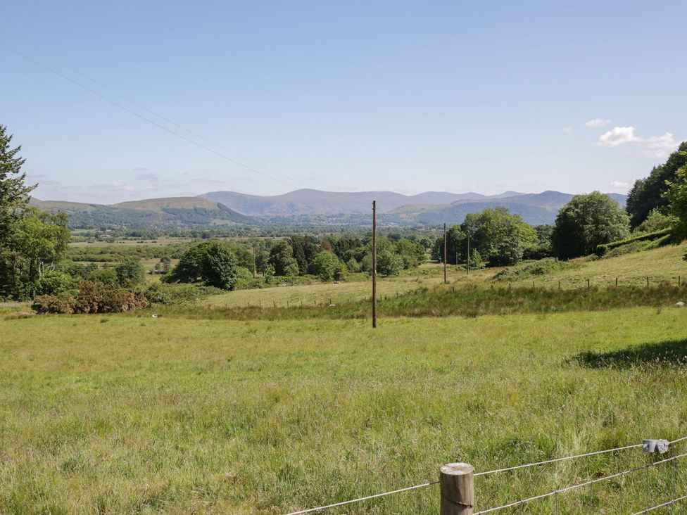 A landscape with grass and trees at Swallow's Nest in Keswick