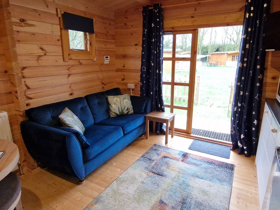 A living room with a sofa and table at Snowdrop Lodge Dog friendly Nr Anderby Creek in Alford