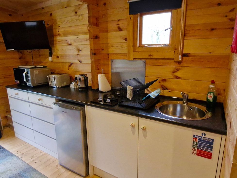 A kitchen with appliances and a sink at Snowdrop Lodge Dog friendly Nr Anderby Creek in Alford