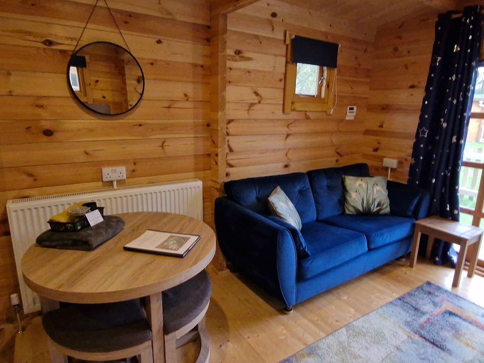 A living room with a round table and sofa at Snowdrop Lodge Dog friendly Nr Anderby Creek in Alford