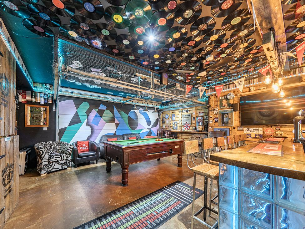 A snug with a pool table and bar at 5 Bed House, Sleeps 14 with Hot Tub and Bar, Tavistock