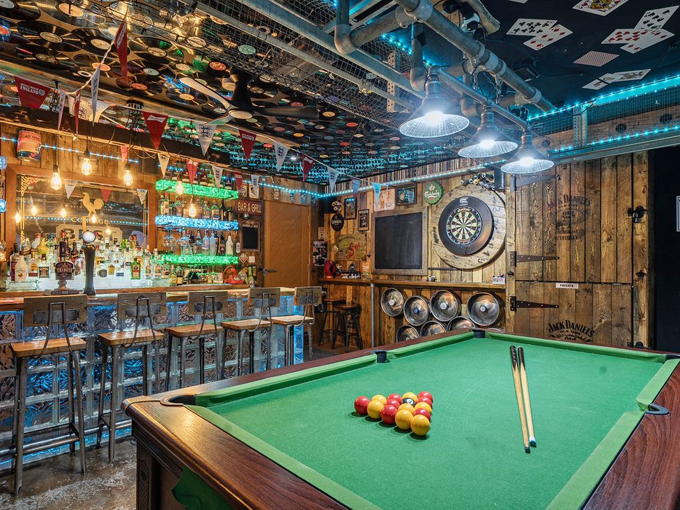 A snug with a pool table and bar counter at 5 Bed House, Sleeps 14 with Hot Tub and Bar Tavistock