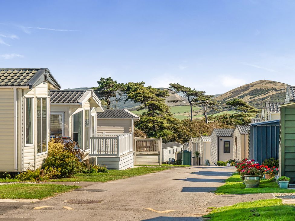 A row of caravans in an outdoor area at 2 Bed Caravan, Sleeps 4 with Sea Views, West Lulworth