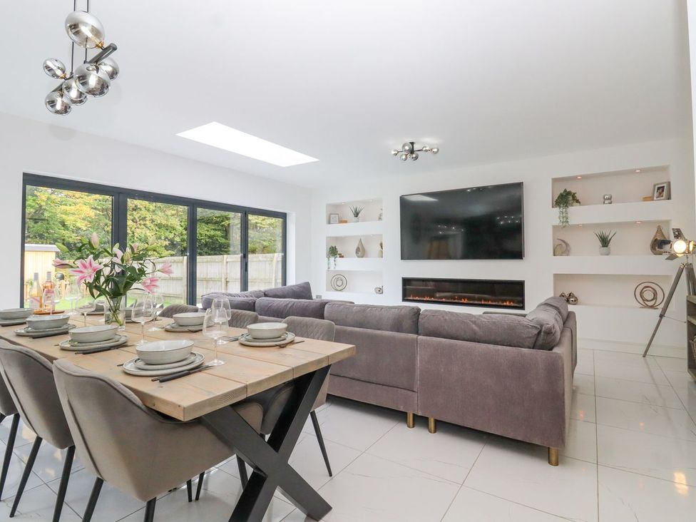 A living room with a sofa and dining area at Berisal in Ashford