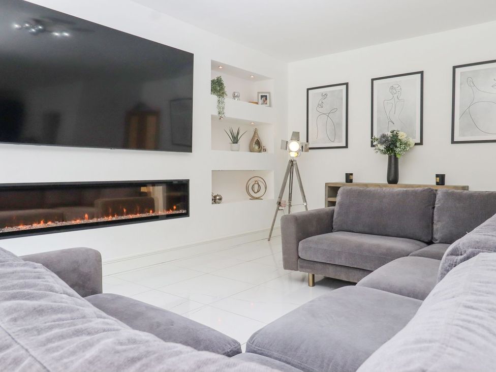 A living room with a television and a fireplace at Berisal in Ashford