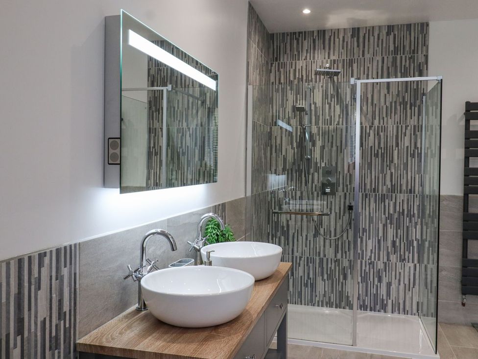 A bathroom with two sinks and a shower at Berisal in Ashford